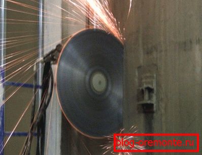 Cortar el hormigón armado con círculos de diamante es un proceso difícil y peligroso.