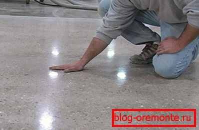 La amoladora para concreto permite no solo nivelar, sino también fortalecer la superficie del piso. La amoladora para concreto permite no solo nivelar, sino también fortalecer la superficie del piso.