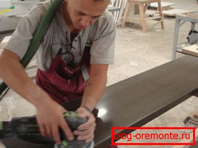 Moler la superficie de la amoladora. Moler la superficie de la amoladora.