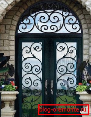 Fabulosas puertas de hierro forjado.
