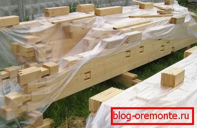 Almacenamiento de productos en el sitio de construcción Almacenamiento de productos en el sitio de construcción