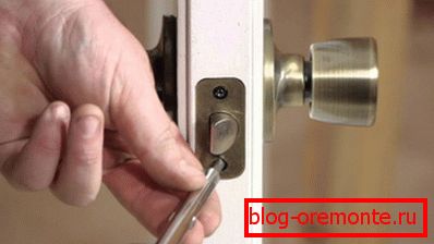 Extracción de la cerradura de la puerta Extracción de la cerradura de la puerta