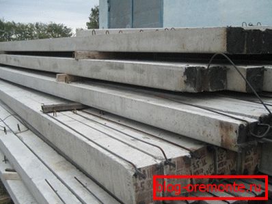 Columnas de alumbrado de hormigón armado de sección rectangular. Columnas de alumbrado de hormigón armado de sección rectangular.