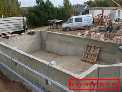 Construcción de una pileta de piscina de hormigón monolítico impermeable. Construcción de una pileta de piscina de hormigón monolítico impermeable.