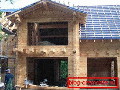 Construcción de una casa de campo a partir de madera encolada. Construcción de una casa de campo a partir de madera encolada.
