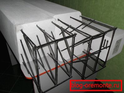 Hay segmentos separados de construcción de concreto aireado que se pueden crear en un marco de refuerzo para aumentar la resistencia. Hay segmentos separados de construcción de concreto aireado que se pueden crear en un marco de refuerzo para aumentar la resistencia.