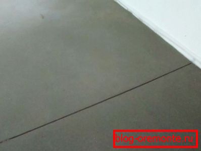 Junta de temperatura en superficie de concreto. Junta de temperatura en superficie de concreto.