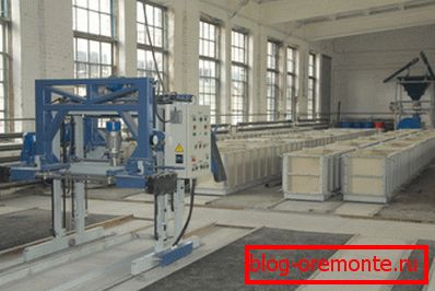 Taller para la producción de bloques de espuma. Taller para la producción de bloques de espuma.