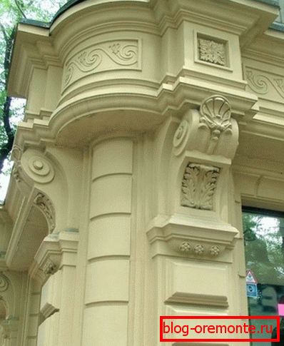 Fachada de esquina decorada en hormigón fibra de vidrio. Fachada de esquina decorada en hormigón fibra de vidrio.