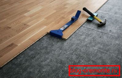 Colocación de laminado sobre hormigón en pleno desarrollo. Colocación de laminado sobre hormigón en pleno desarrollo.