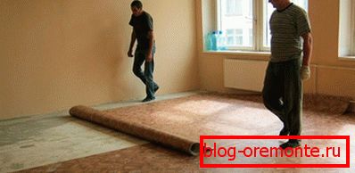 Colocación de linóleo sobre un suelo de hormigón.