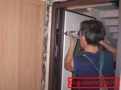 Reforzando la puerta