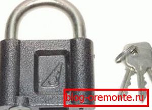Instalación de cerraduras en la puerta.