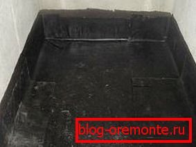 El dispositivo de un suelo de hormigón en un baño - ponemos impermeabilización El dispositivo de un suelo de hormigón en un baño - ponemos impermeabilización