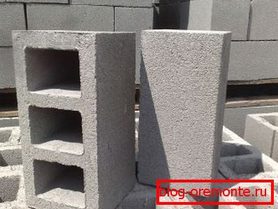 La gente de piedra de la pared de concreto (en la foto) es más conocida bajo el nombre de bloque de cemento La gente de piedra de la pared de concreto (en la foto) es más conocida bajo el nombre de bloque de cemento