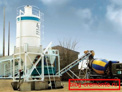 En las instalaciones RBU, la computadora calcula la cantidad de cemento que se necesita por cubo de concreto