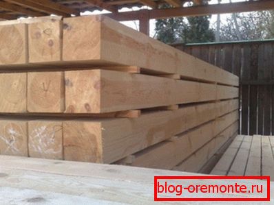 También es importante almacenar adecuadamente la madera, no se puede apilar una encima de la otra, es mejor usar barras pequeñas para las juntas También es importante almacenar adecuadamente la madera, no se puede apilar una encima de la otra, es mejor usar barras pequeñas para las juntas