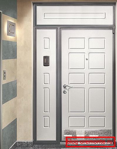 Puertas de entrada con travesaños. Puertas de entrada con travesaños.
