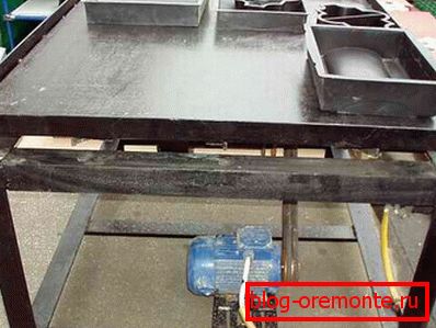 Vibrotable con formas para hormigón. Vibrotable con formas para hormigón.