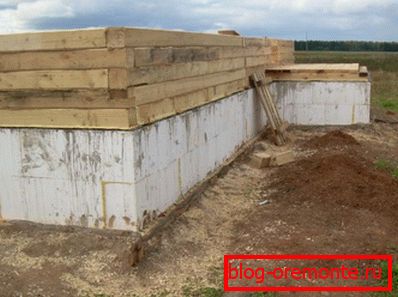 La construcción de las paredes de la casa. La construcción de las paredes de la casa.