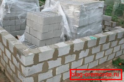 La construcción de muros de arcilla. La construcción de muros de arcilla.