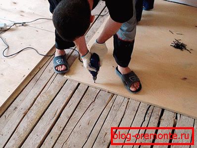 Nivelación de pisos de madera con contrachapado.