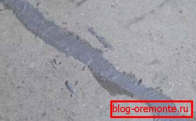 Suelo de hormigón fisurado. Suelo de hormigón fisurado.