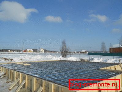 Es posible verter concreto en invierno solo si se está calentando. Es posible verter concreto en invierno solo si se está calentando.