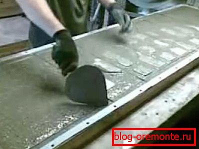 Verter la solución en el molde.