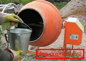 Mezclando la solución con tus propias manos. Mezclando la solución con tus propias manos.