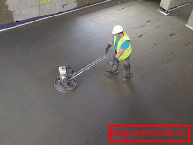 Rellene la superficie del piso después de aplicar un compuesto de refuerzo seco. Rellene la superficie del piso después de aplicar un compuesto de refuerzo seco.