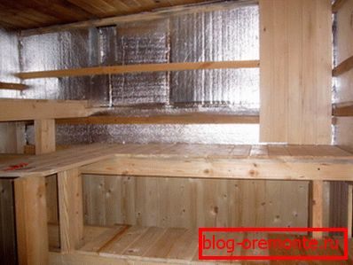 Los huecos entre el material aislante de vapor y la tablilla proporcionan su ventilación.