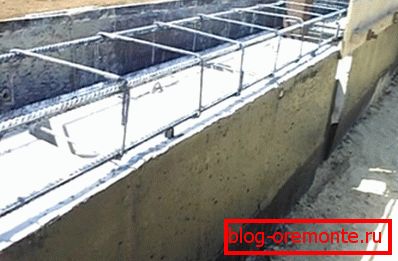 Viga de hormigón armado de 6 m: armazón reforzado. Viga de hormigón armado de 6 m: armazón reforzado.