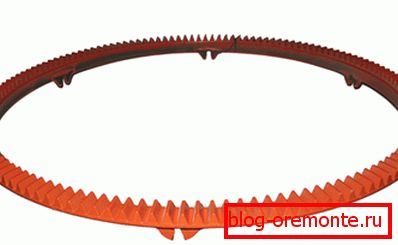 La corona dentada debe ser de hierro fundido.